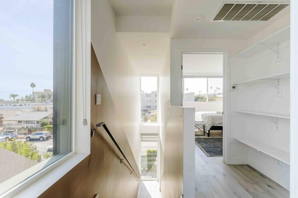 Stunning Hollywood Townhouse With Sunny Views Villa Los Angeles Exteriör bild