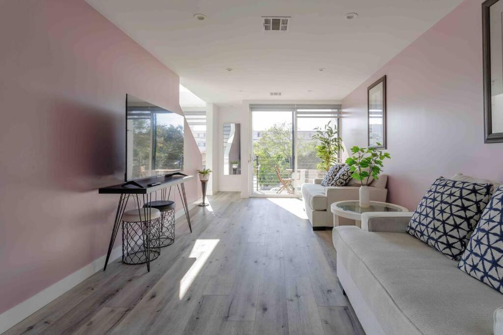 Stunning Hollywood Townhouse With Sunny Views Villa Los Angeles Exteriör bild