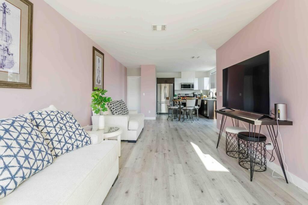 Stunning Hollywood Townhouse With Sunny Views Villa Los Angeles Exteriör bild