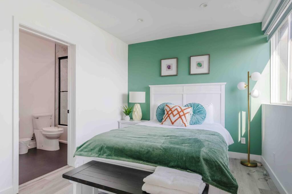 Stunning Hollywood Townhouse With Sunny Views Villa Los Angeles Exteriör bild