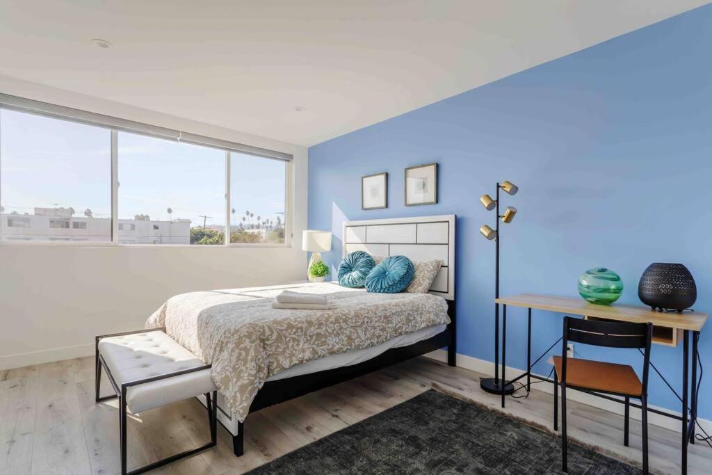 Stunning Hollywood Townhouse With Sunny Views Villa Los Angeles Exteriör bild