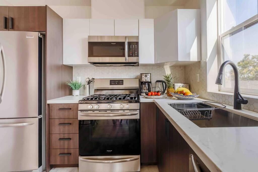 Stunning Hollywood Townhouse With Sunny Views Villa Los Angeles Exteriör bild