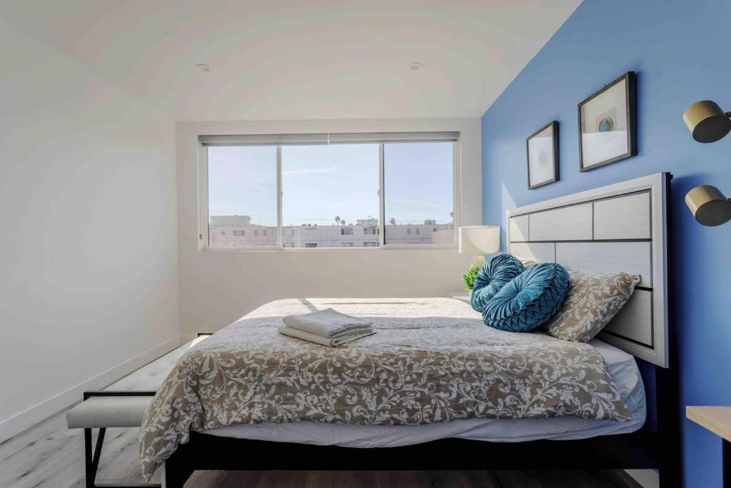 Stunning Hollywood Townhouse With Sunny Views Villa Los Angeles Exteriör bild