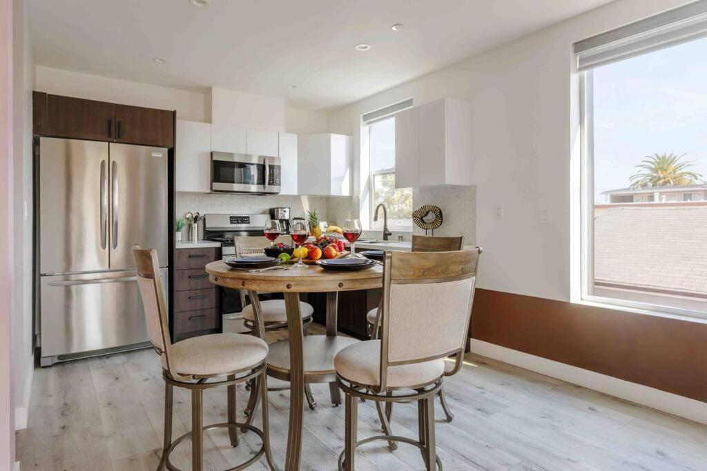 Stunning Hollywood Townhouse With Sunny Views Villa Los Angeles Exteriör bild