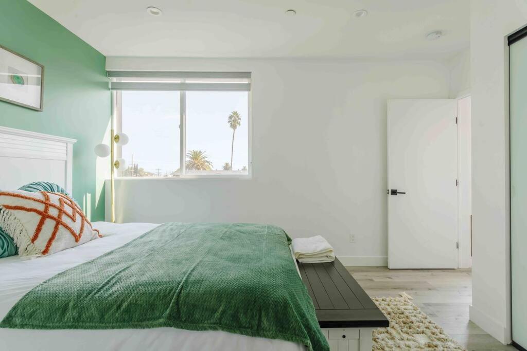 Stunning Hollywood Townhouse With Sunny Views Villa Los Angeles Exteriör bild
