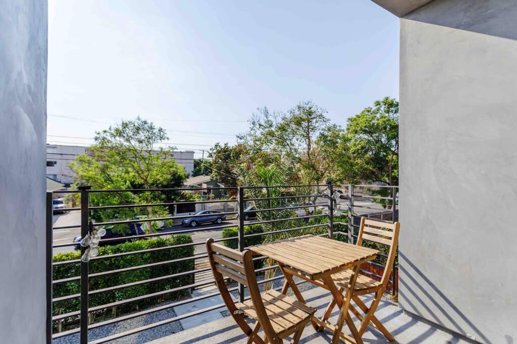 Stunning Hollywood Townhouse With Sunny Views Villa Los Angeles Exteriör bild